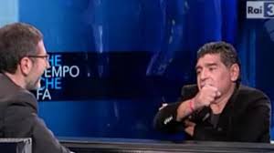 Il gesto dell'ombrello di Diego Armando Maradona rivolto a Equitalia. "Che Tempo che Fa", Rai3.