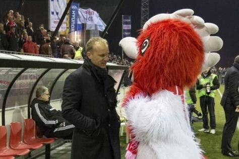 Bergkamp con lo sguardo se non ti levi dal cazzo ti meno